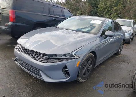 2022 Kia K5 Lxs z USA, uszkodzony, nr VIN 5XXG14J28NG120928